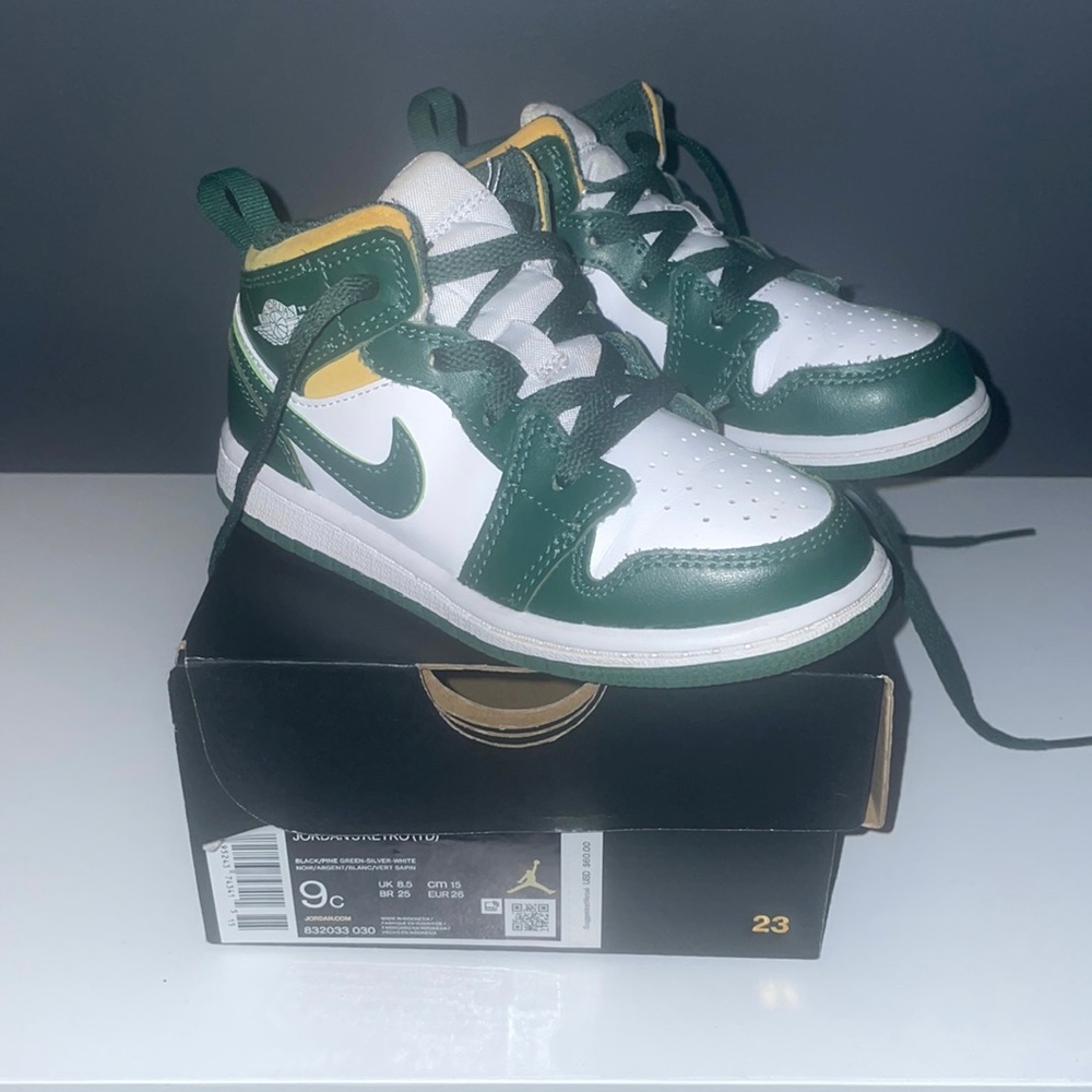 Jordan 1 Mid
